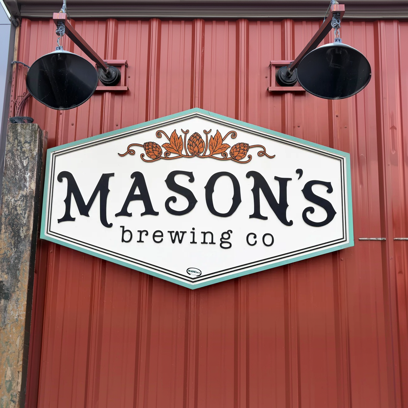 Mason's Brewing Co sign on red barn exterior – local craft brewery